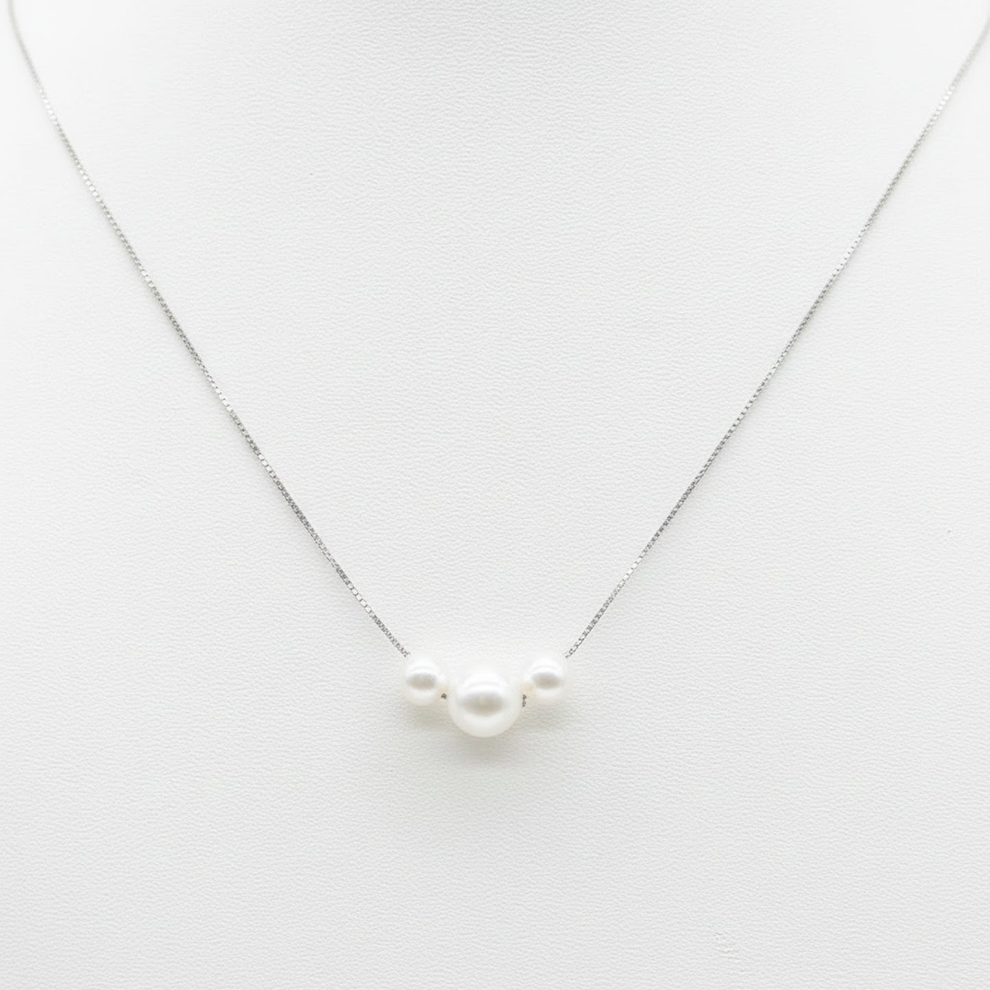 Sterling silver Three Pearl necklace polished finish