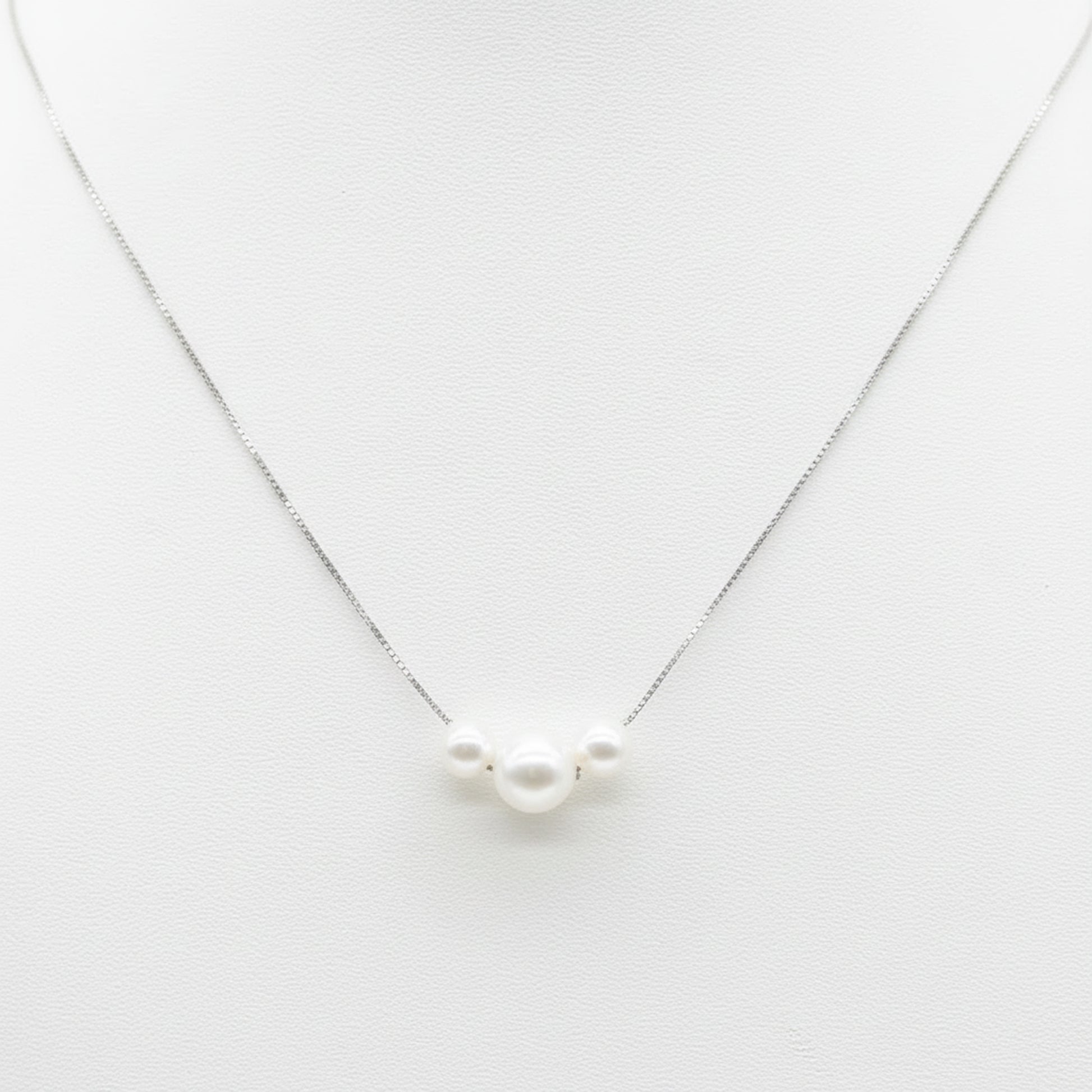 Sterling silver Three Pearl necklace polished finish