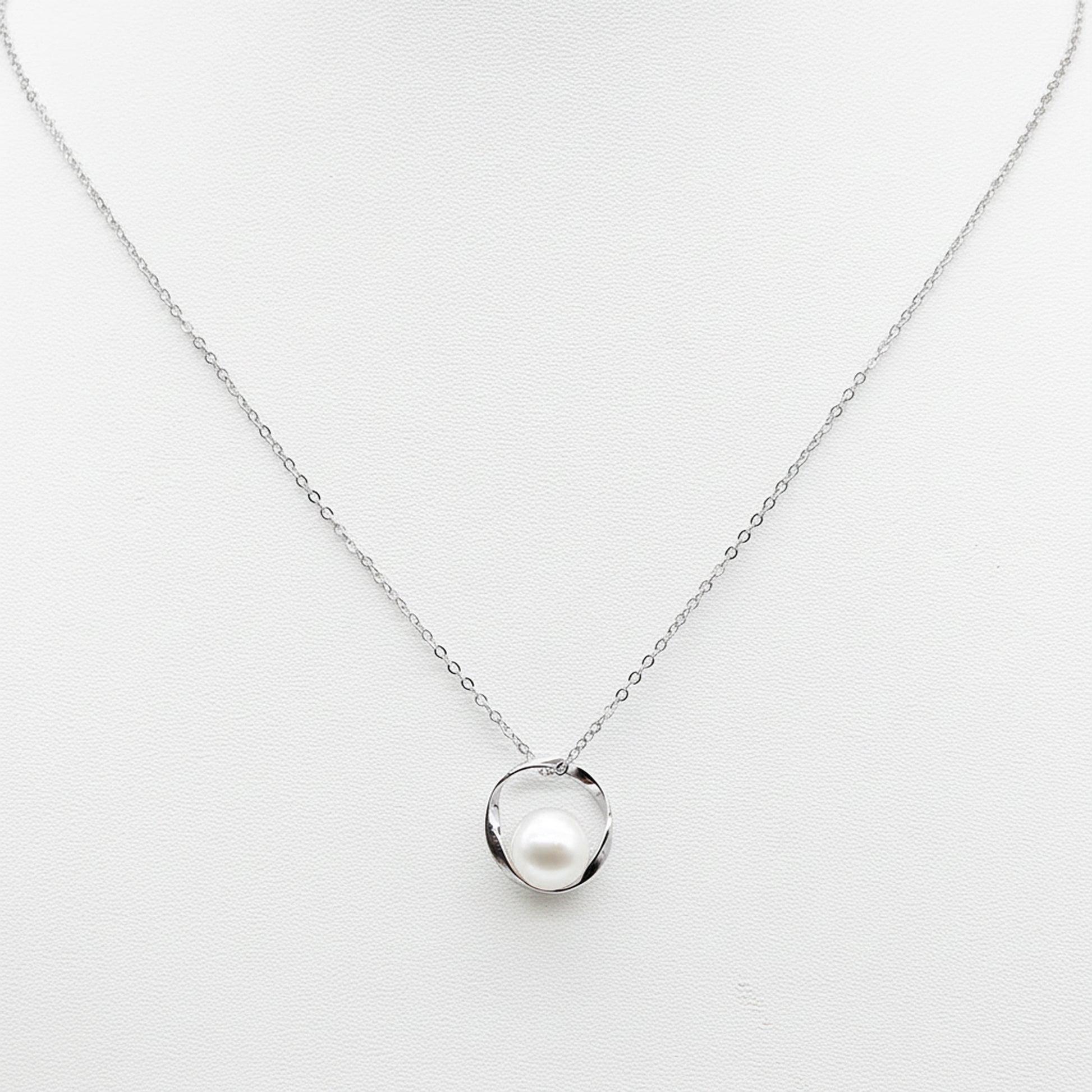 Sterling silver Pearl Circle Pendant necklace polished finish